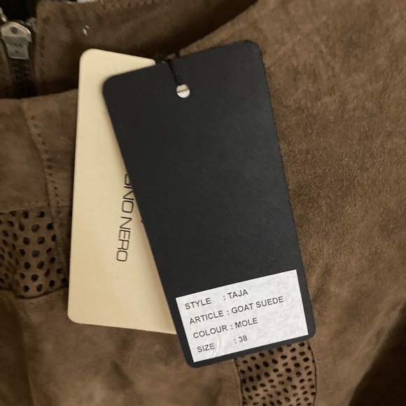 Cigno Nero goat skin poncho - Picture 2 of 5